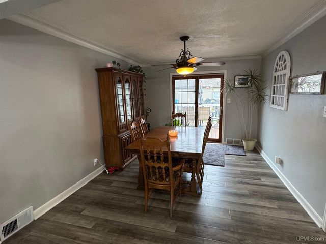 1824 S 9th Avenue, Escanaba, MI 49829