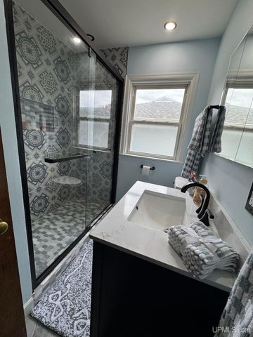 1824 S 9th Avenue, Escanaba, MI 49829