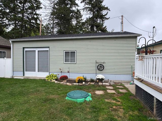 1824 S 9th Avenue, Escanaba, MI 49829