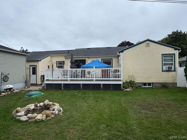 1824 S 9th Avenue, Escanaba, MI 49829