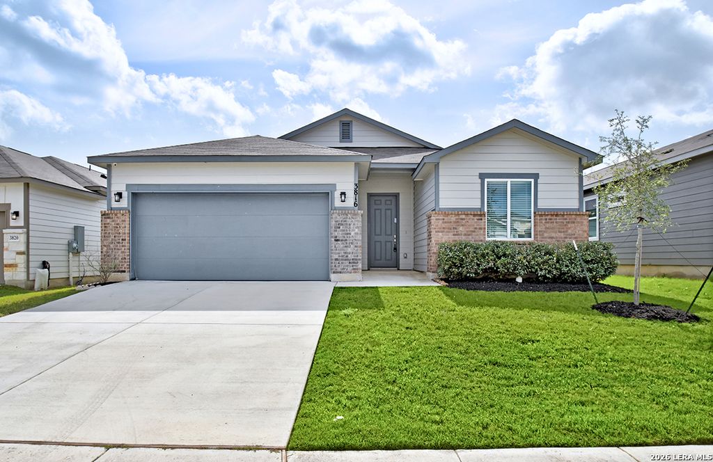 3816 DONALD DR, Seguin, TX 78155