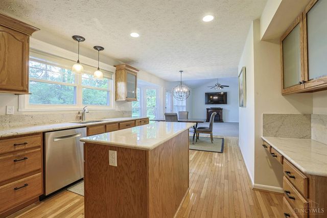 10152 Timberview Court, Woodlawn, OH 45215