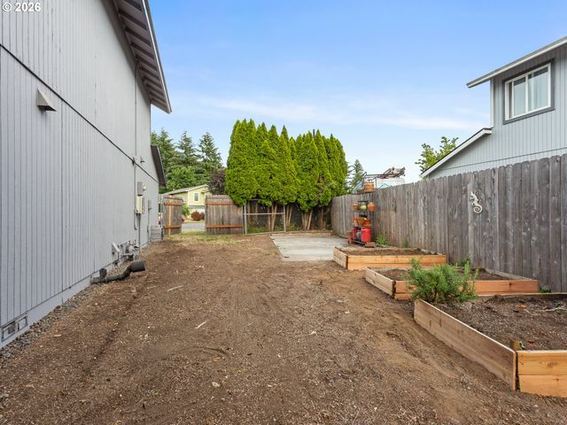 2243 Nw NORMAN Ave, Gresham, OR 97030