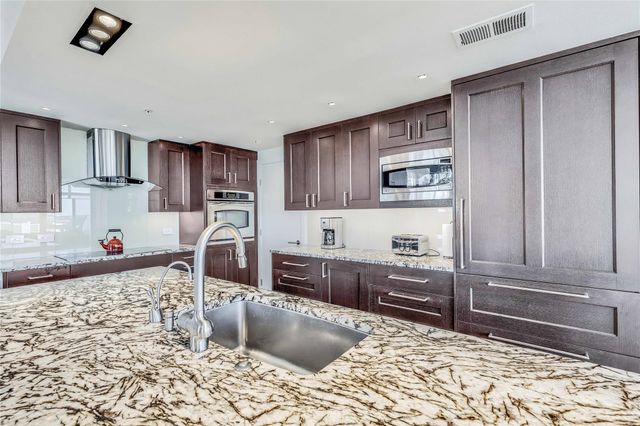 54 Rainey ST 1222, Austin, TX 78701