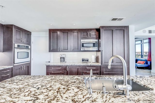 54 Rainey ST 1222, Austin, TX 78701