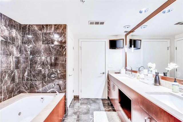 54 Rainey ST 1222, Austin, TX 78701