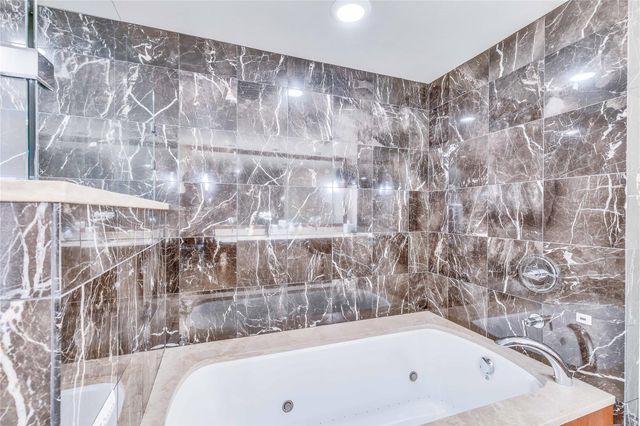 54 Rainey ST 1222, Austin, TX 78701