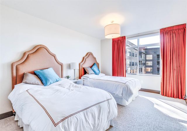 54 Rainey ST 1222, Austin, TX 78701