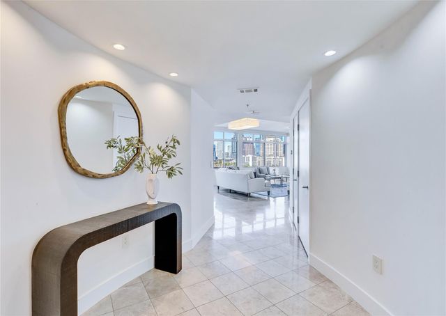 54 Rainey ST 1222, Austin, TX 78701