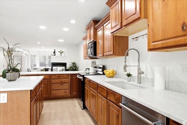 1339 E LAKE SPRINGS LN, Holladay, UT 84117