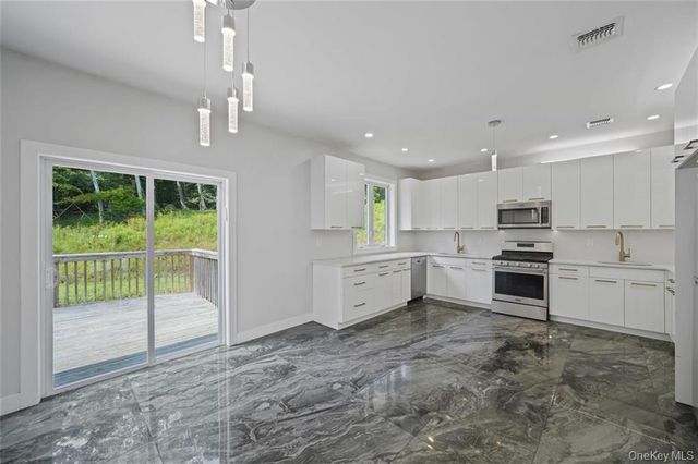 27 Catskill High Rail, Monroe, NY 10950