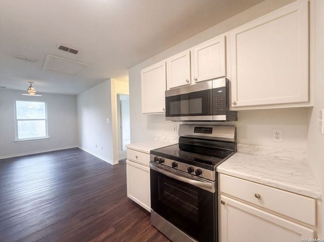 721 ROOSEVELT DR, Seguin, TX 78155