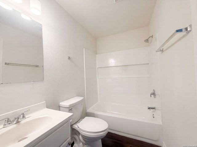 721 ROOSEVELT DR, Seguin, TX 78155