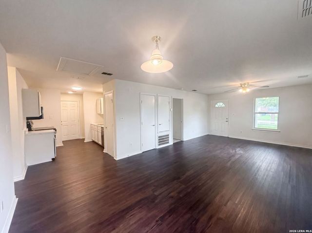 721 ROOSEVELT DR, Seguin, TX 78155