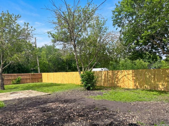 721 ROOSEVELT DR, Seguin, TX 78155
