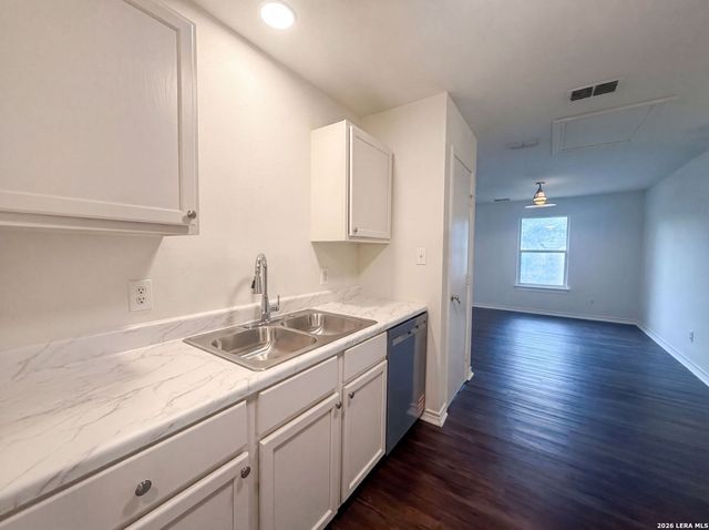 721 ROOSEVELT DR, Seguin, TX 78155