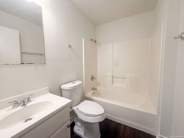 721 ROOSEVELT DR, Seguin, TX 78155