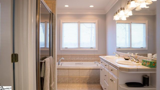 138 South Oak Pointe Drive, Seneca, SC 29672