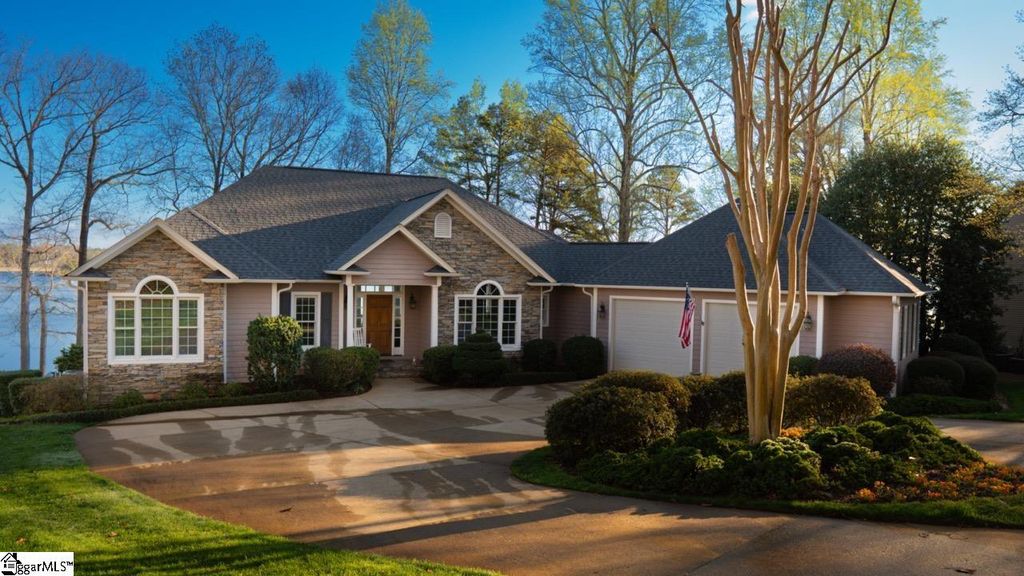 138 South Oak Pointe Drive, Seneca, SC 29672