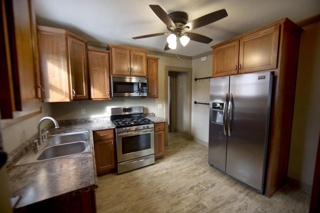 921 E Moreland BOULEVARD, Waukesha, WI 53186