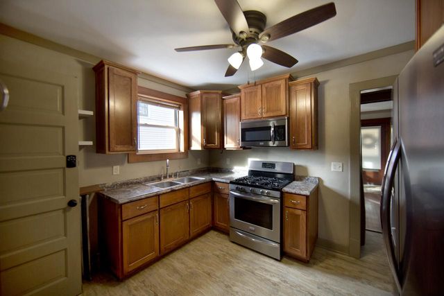 921 E Moreland BOULEVARD, Waukesha, WI 53186