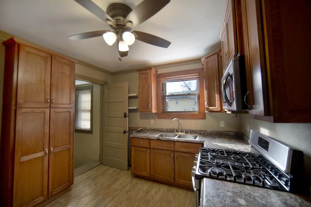 921 E Moreland BOULEVARD, Waukesha, WI 53186