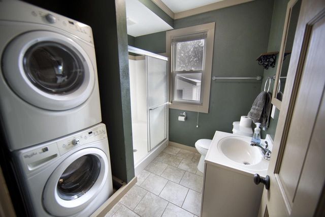 921 E Moreland BOULEVARD, Waukesha, WI 53186