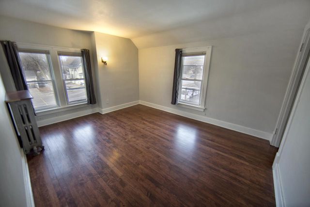 921 E Moreland BOULEVARD, Waukesha, WI 53186