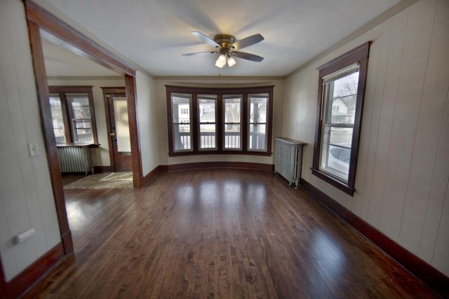 921 E Moreland BOULEVARD, Waukesha, WI 53186