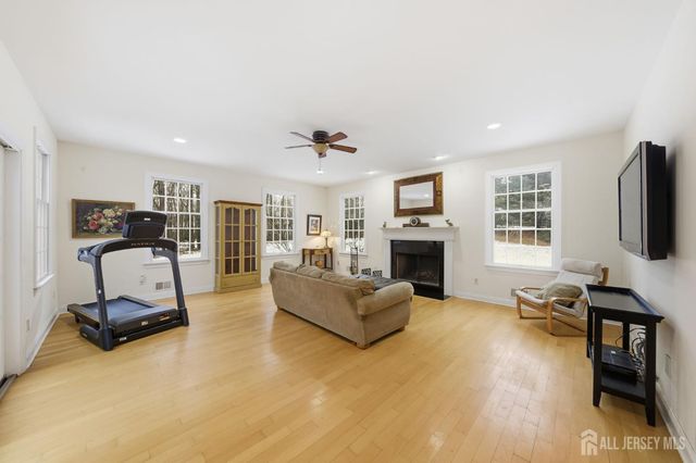 20 Sleepy Hollow Road, Denville, NJ 07834