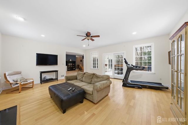 20 Sleepy Hollow Road, Denville, NJ 07834