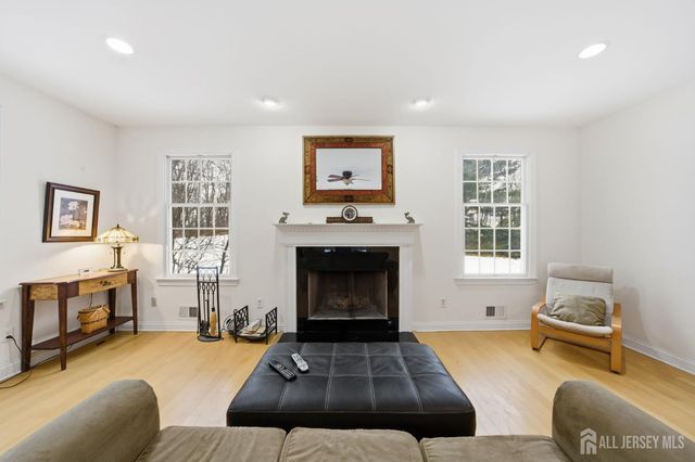 20 Sleepy Hollow Road, Denville, NJ 07834