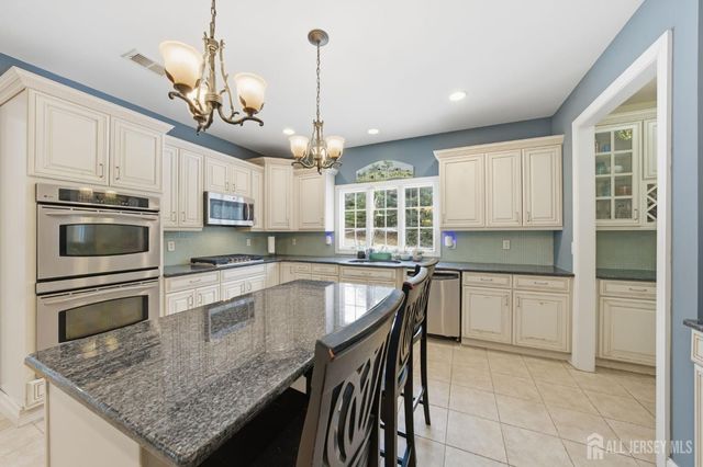 20 Sleepy Hollow Road, Denville, NJ 07834