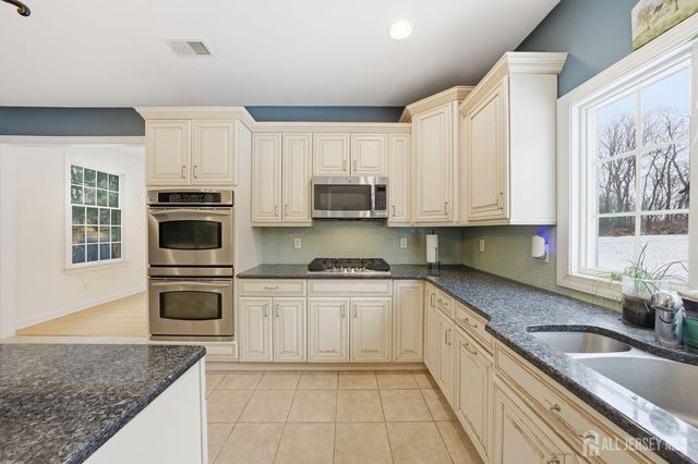20 Sleepy Hollow Road, Denville, NJ 07834