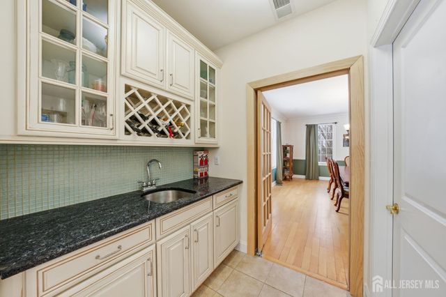 20 Sleepy Hollow Road, Denville, NJ 07834