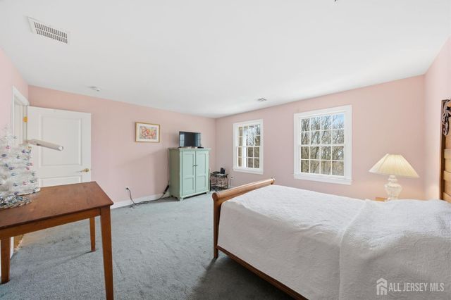 20 Sleepy Hollow Road, Denville, NJ 07834