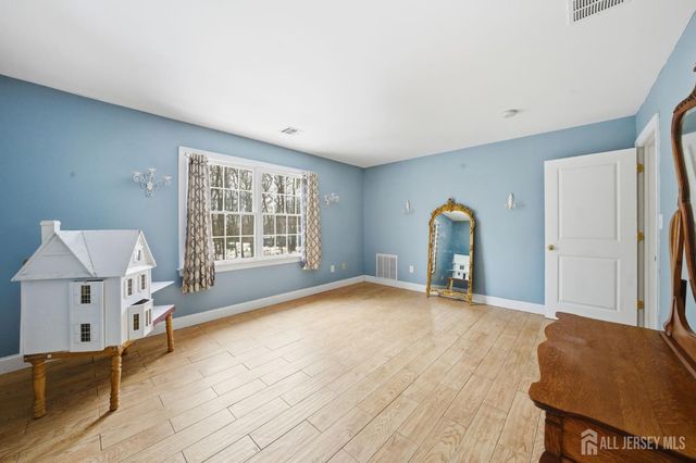20 Sleepy Hollow Road, Denville, NJ 07834