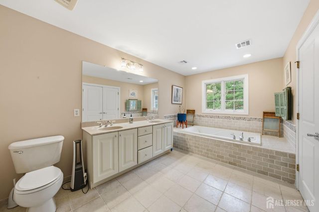 20 Sleepy Hollow Road, Denville, NJ 07834