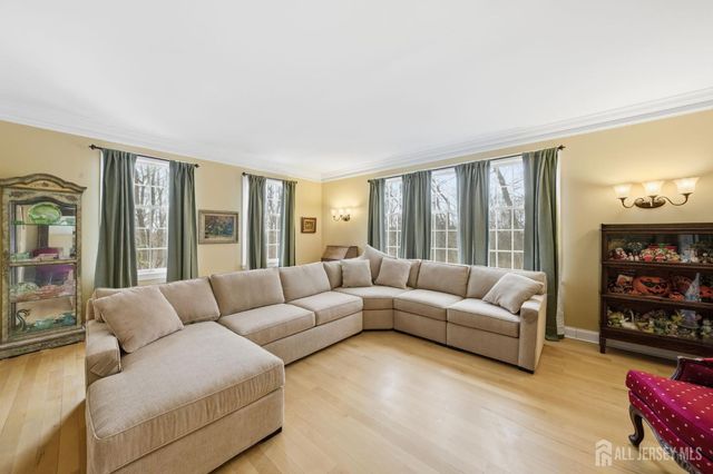 20 Sleepy Hollow Road, Denville, NJ 07834