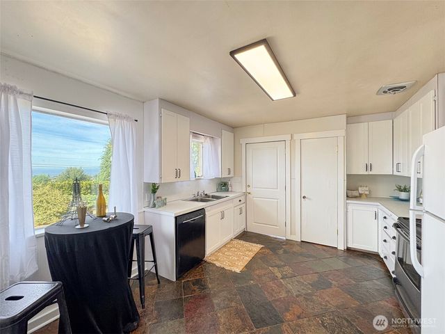 101 E Whidby Avenue, Port Angeles, WA 98362