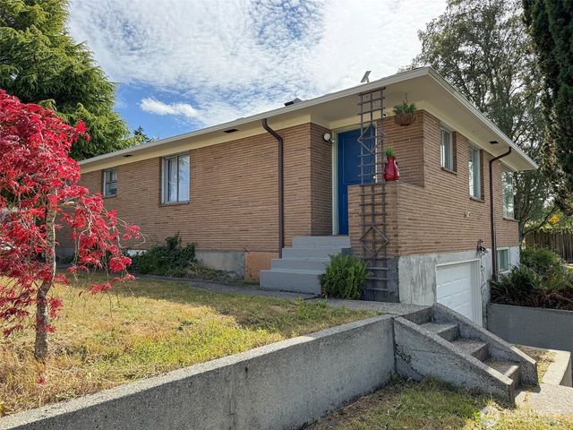 101 E Whidby Avenue, Port Angeles, WA 98362