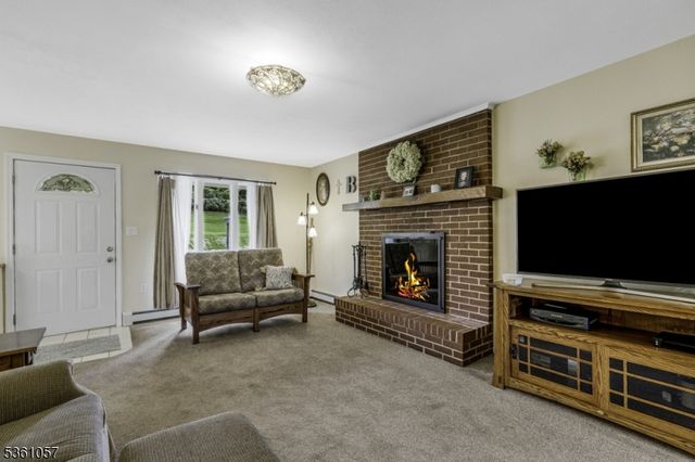 105 Vernon Ave, Hamburg Boro, NJ 07419