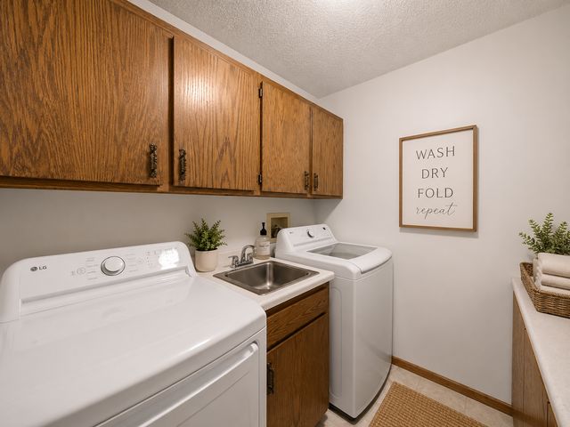 6051 Laurel Avenue 207, Golden Valley, MN 55416