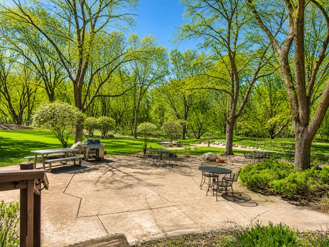 6051 Laurel Avenue 207, Golden Valley, MN 55416