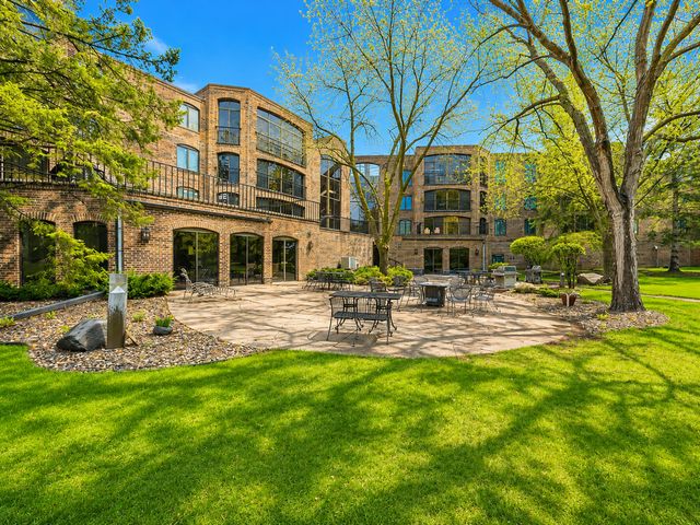 6051 Laurel Avenue 207, Golden Valley, MN 55416