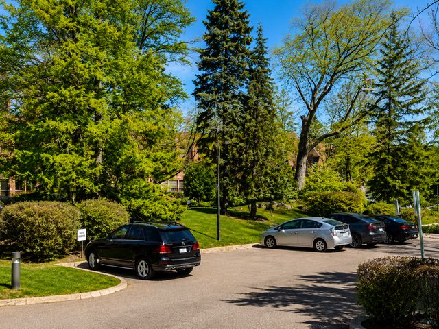 6051 Laurel Avenue 207, Golden Valley, MN 55416