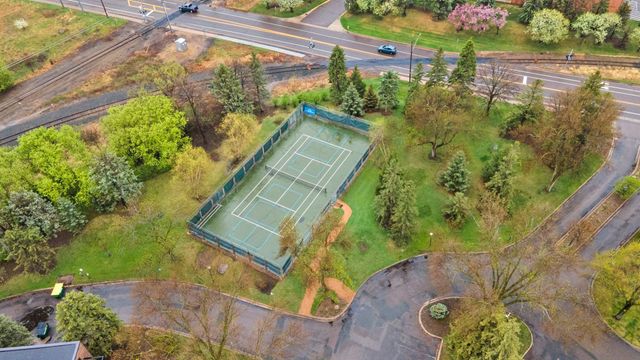 6051 Laurel Avenue 207, Golden Valley, MN 55416