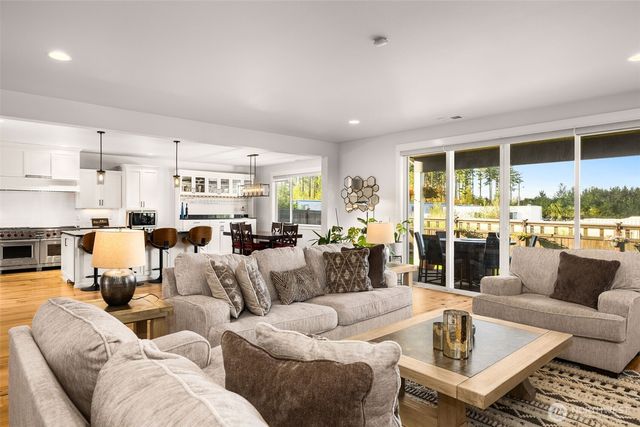 23070 SE Evergreen Street, Black Diamond, WA 98010