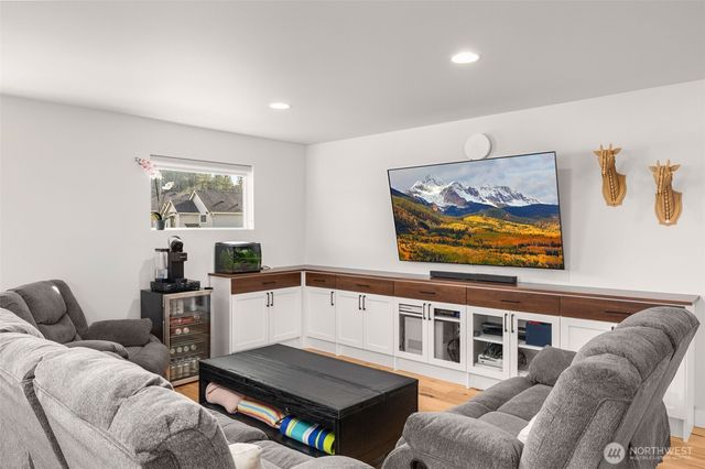 23070 SE Evergreen Street, Black Diamond, WA 98010