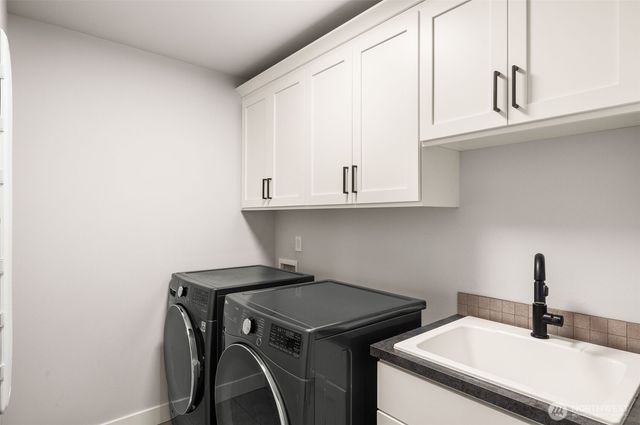 23070 SE Evergreen Street, Black Diamond, WA 98010